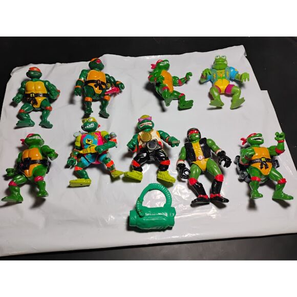 Vintage Teenage Mutant Ninja Turtles Lot of 9 TMNT Figures & Accessories - Picture 1 of 10